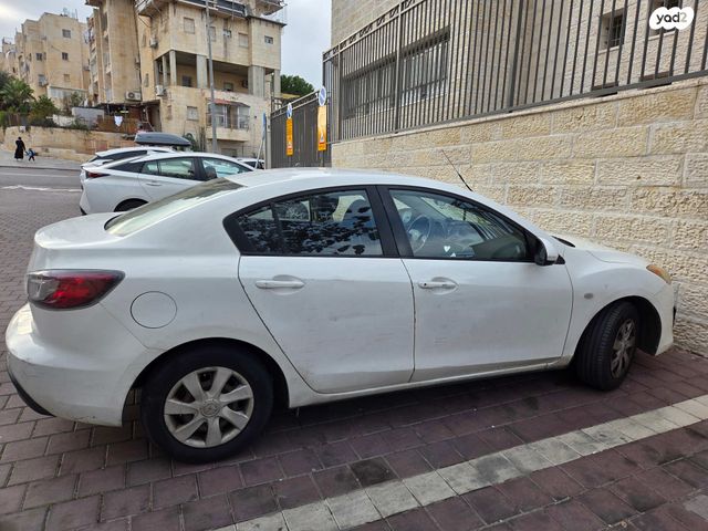 מודעת רכב מאזדה 3