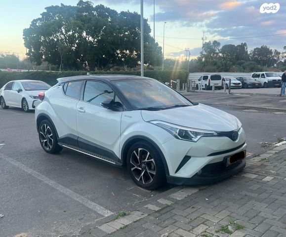 מודעת רכב טויוטה C-HR