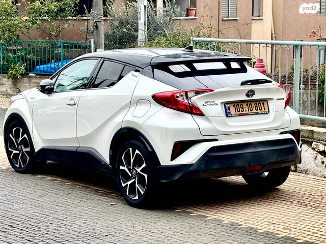 מודעת רכב טויוטה C-HR