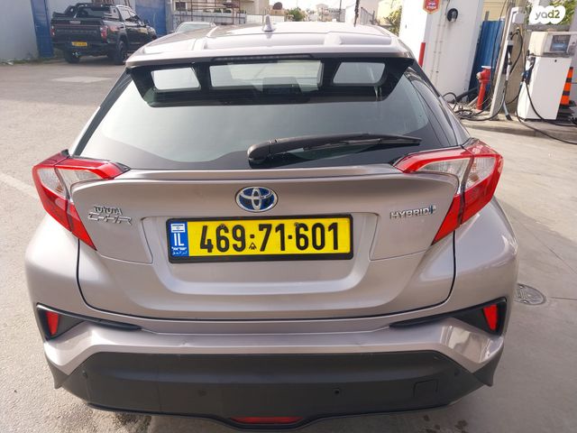 מודעת רכב טויוטה C-HR
