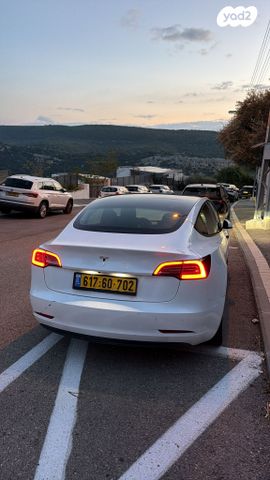 מודעת רכב טסלה מודל 3