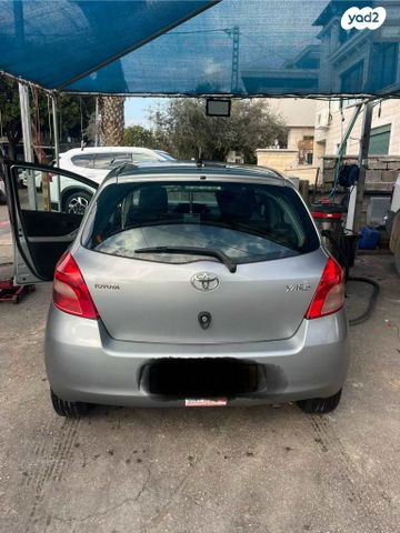 טויוטה יאריס