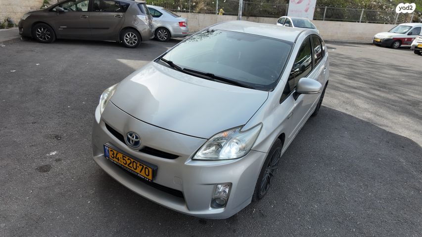 טויוטה פריוס