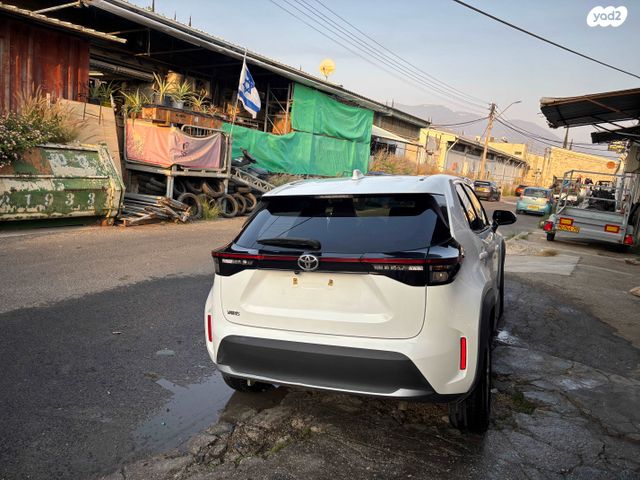 טויוטה יאריס קרוס