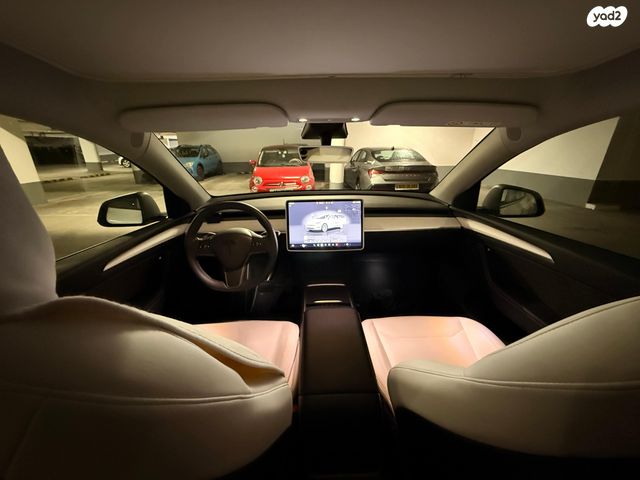 מודעת רכב טסלה מודל Y