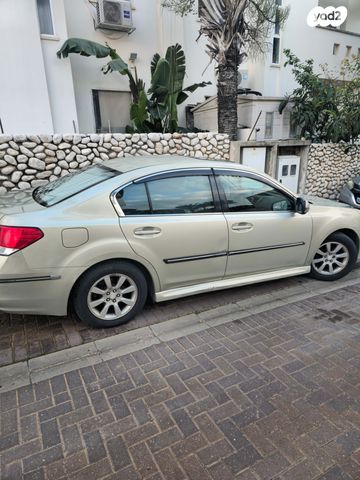 סובארו B4/לגאסי