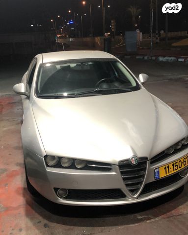 מודעת רכב אלפא רומיאו 159