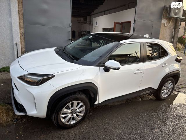 טויוטה יאריס קרוס