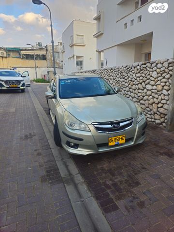 סובארו B4/לגאסי