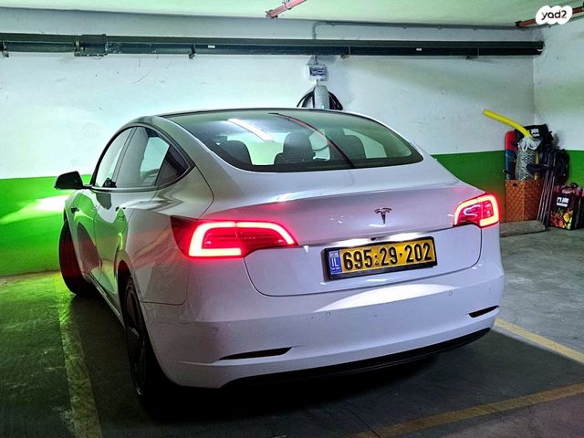 מודעת רכב טסלה מודל 3