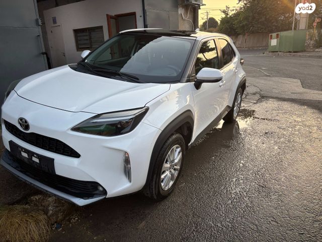 מודעת רכב טויוטה יאריס קרוס