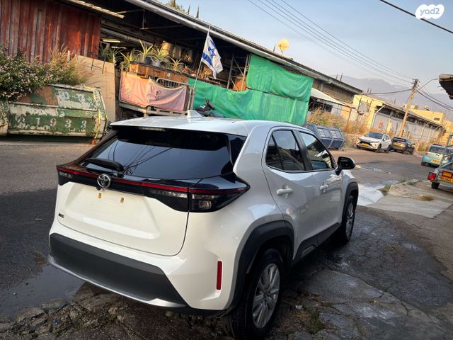 טויוטה יאריס קרוס