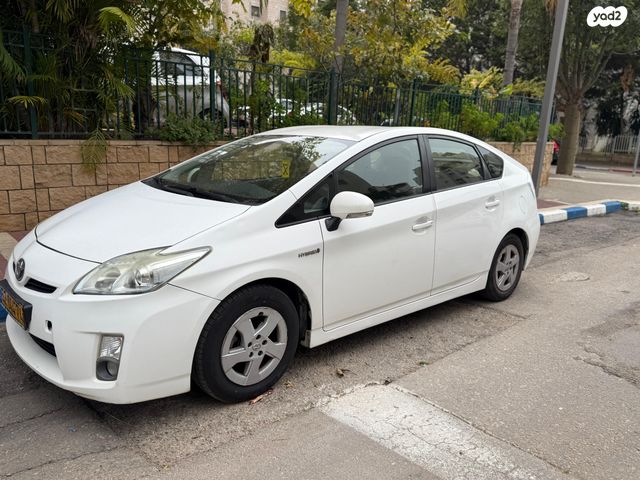 טויוטה פריוס