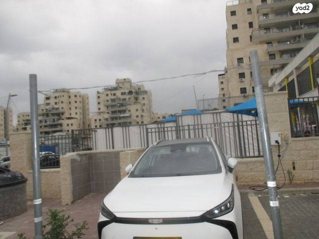 ג׳ילי Geometry C