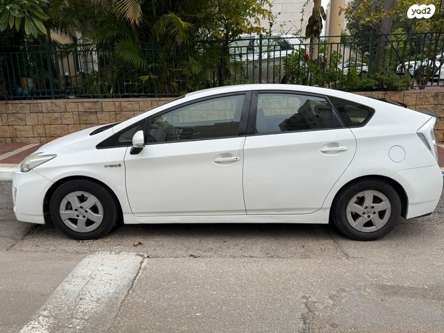 טויוטה פריוס