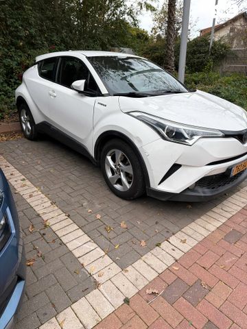 מודעת רכב טויוטה C-HR