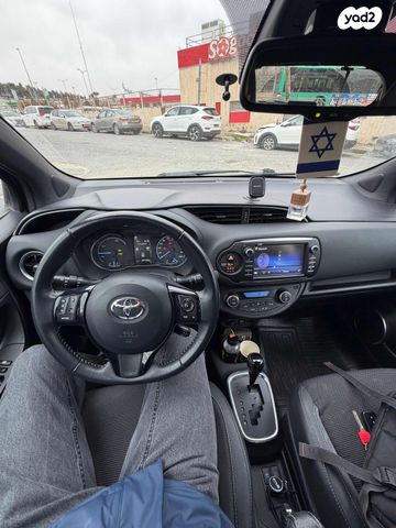 טויוטה יאריס