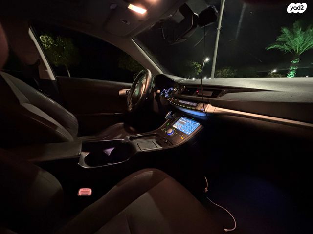 מודעת רכב לקסוס CT