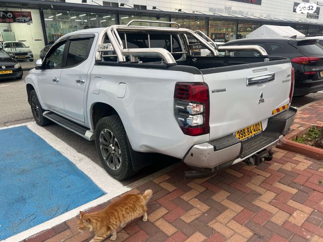 מיצובישי טרייטון / L200