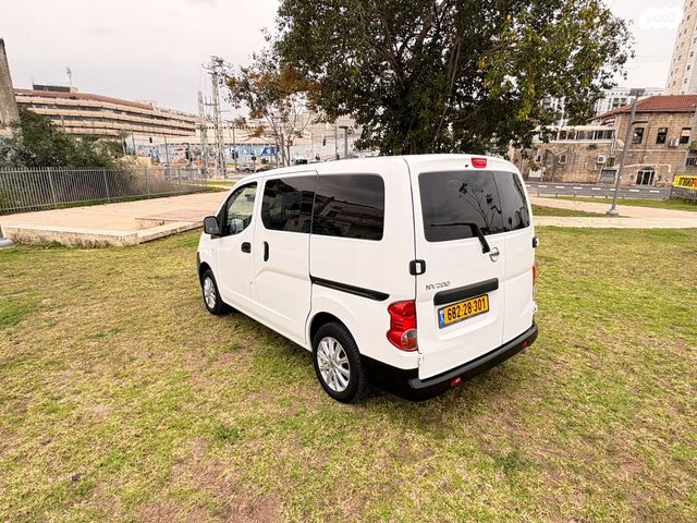 ניסאן NV200