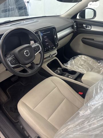 וולוו XC40
