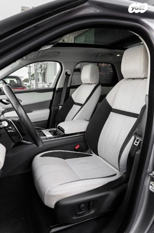 לנד רובר ריינג' רובר ולאר