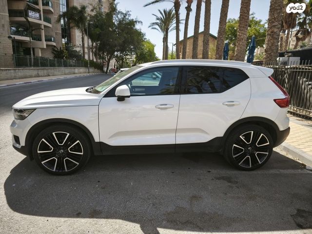 מודעת רכב וולוו XC40