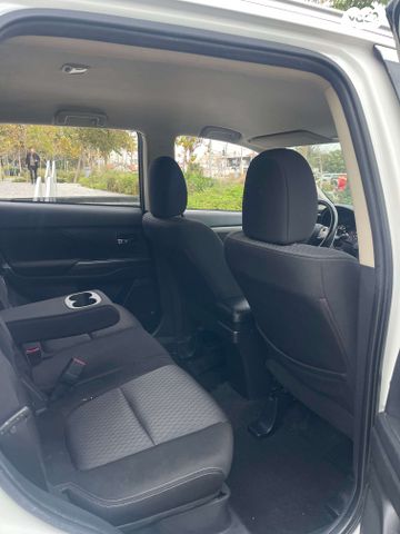 מיצובישי אאוטלנדר