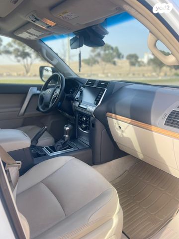 טויוטה לנד קרוזר