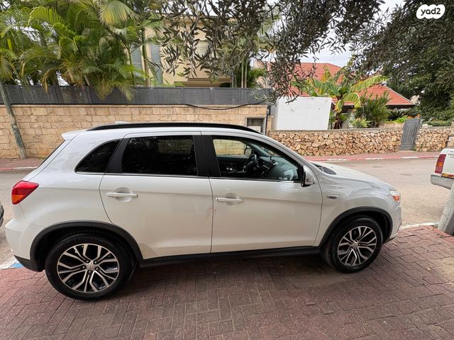 מודעת רכב מיצובישי ASX