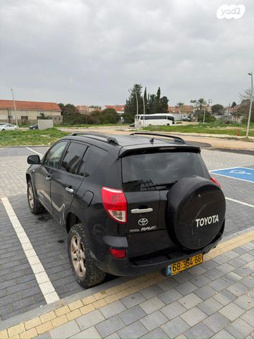 טויוטה RAV4