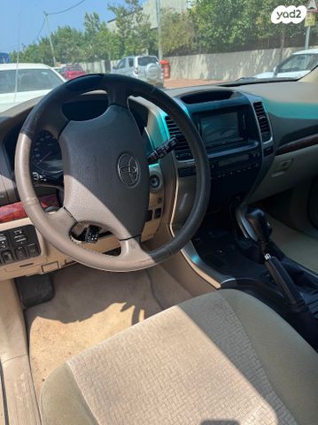 טויוטה לנד קרוזר