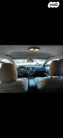 מודעת רכב ג'יפ צ'ירוקי