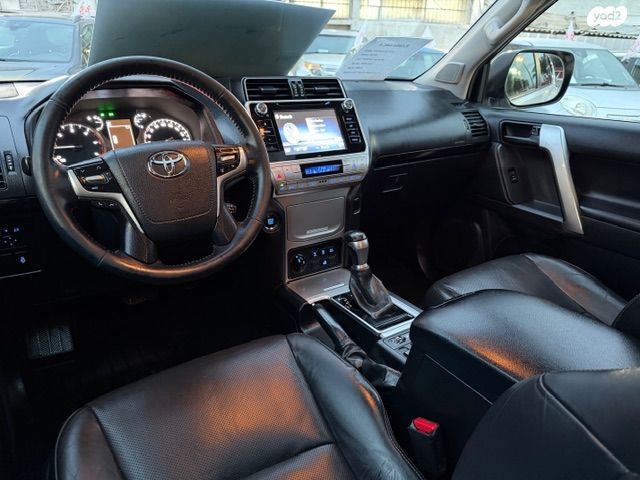 טויוטה לנד קרוזר