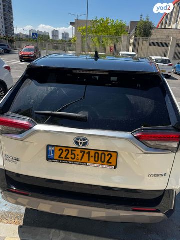 טויוטה RAV4