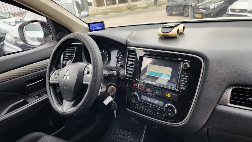 מיצובישי אאוטלנדר