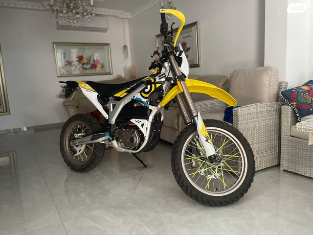 סורון סטרום בי