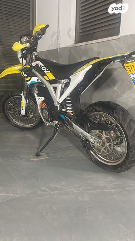 מודעת רכב סורון סטרום בי