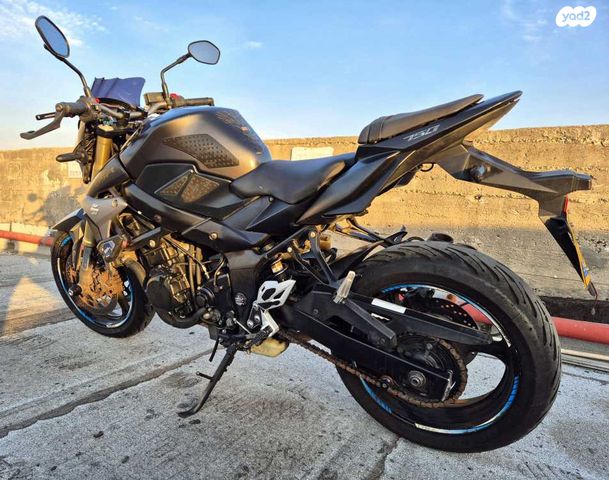סוזוקי GSR750