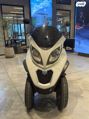 מודעת רכב פיאג'ו MP3 300