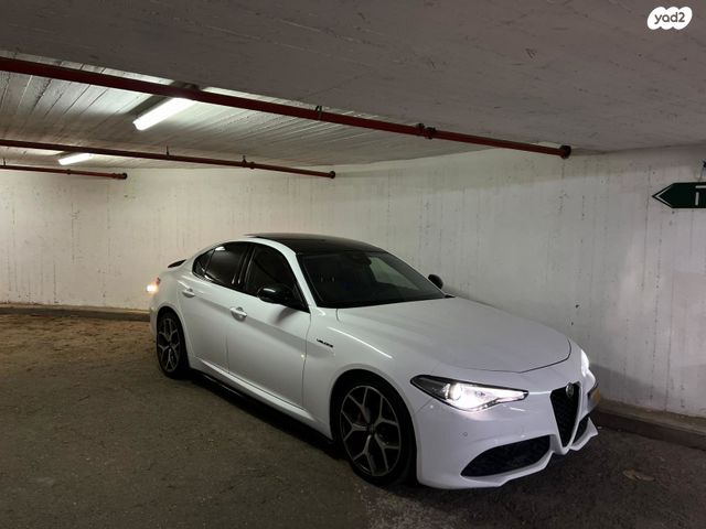 מודעת רכב אלפא רומיאו ג'וליה 2