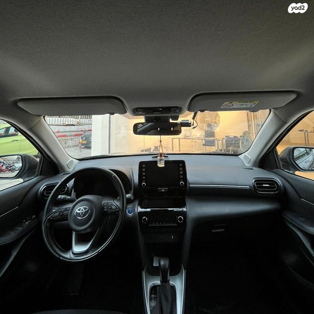 טויוטה יאריס קרוס