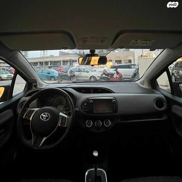 טויוטה יאריס