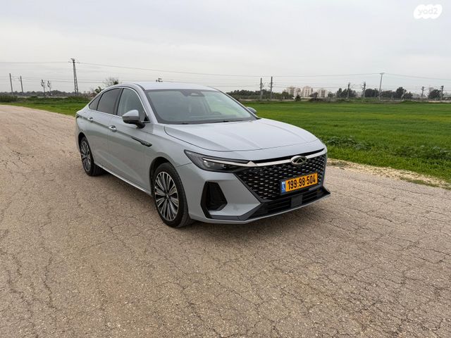 צ׳רי אריזו 8