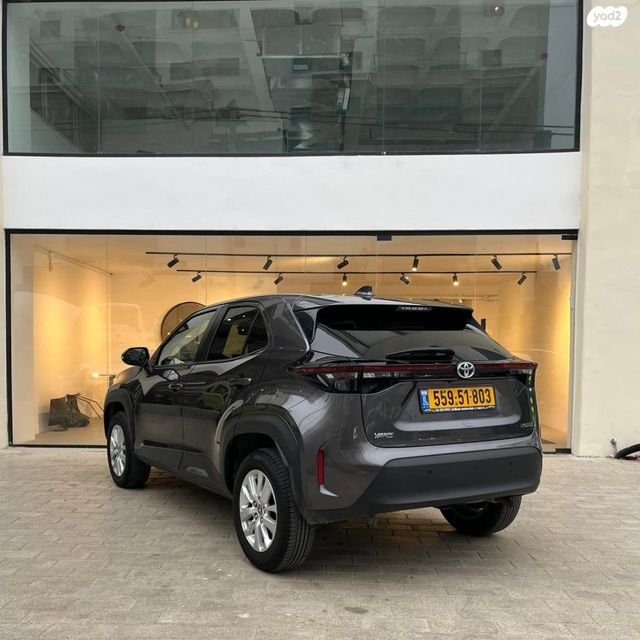 טויוטה יאריס קרוס