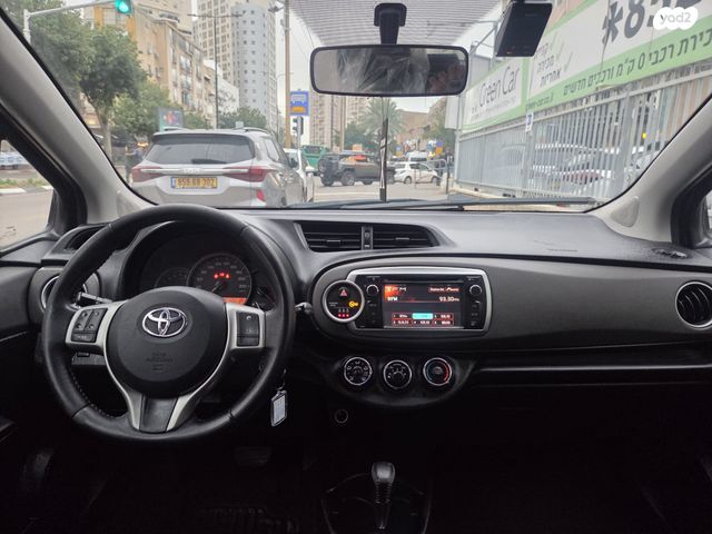 טויוטה יאריס