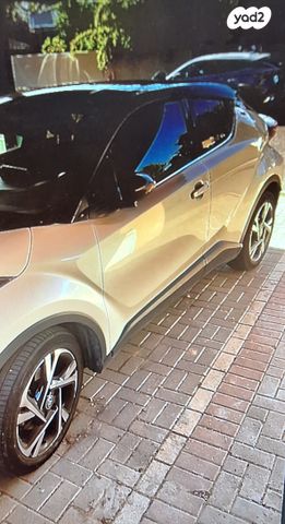 מודעת רכב טויוטה C-HR