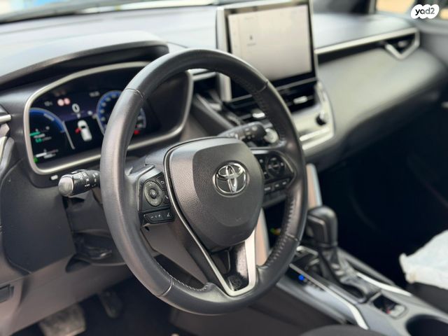 טויוטה קורולה קרוס