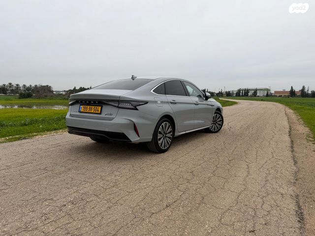 צ׳רי אריזו 8