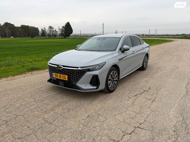 צ׳רי אריזו 8